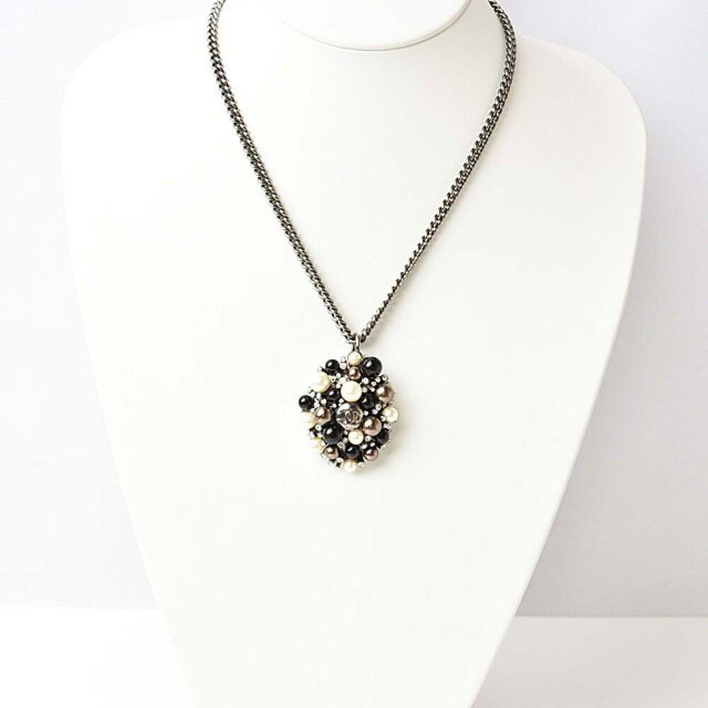 CHANEL Silver Pearl Necklace - Picture 2 of 6